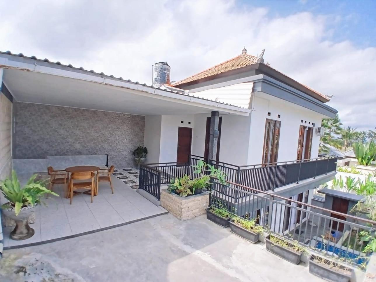 Euro House At Countryside